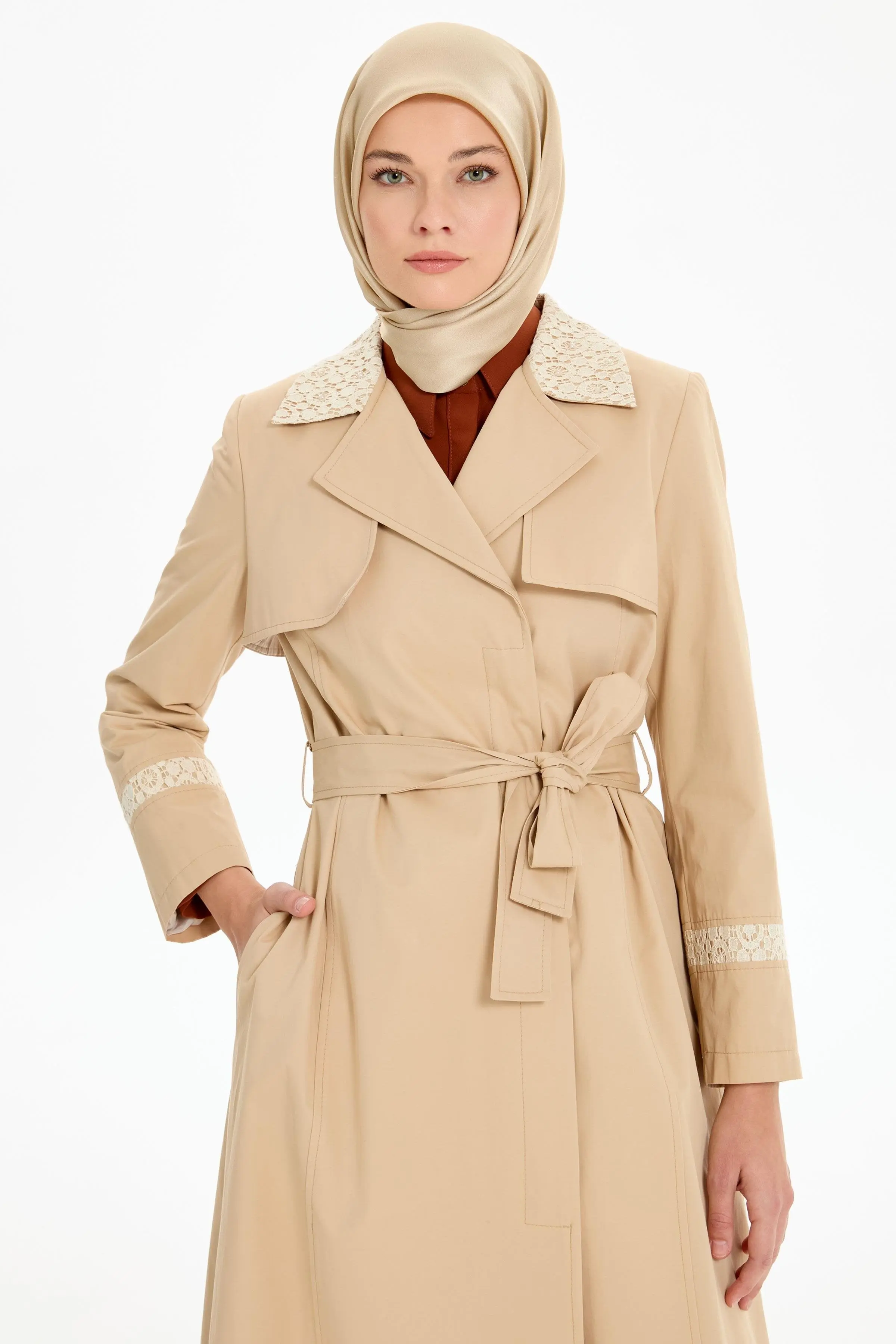 Dantel Garnili Kuşaklı Trençkot - Bej - Image 3